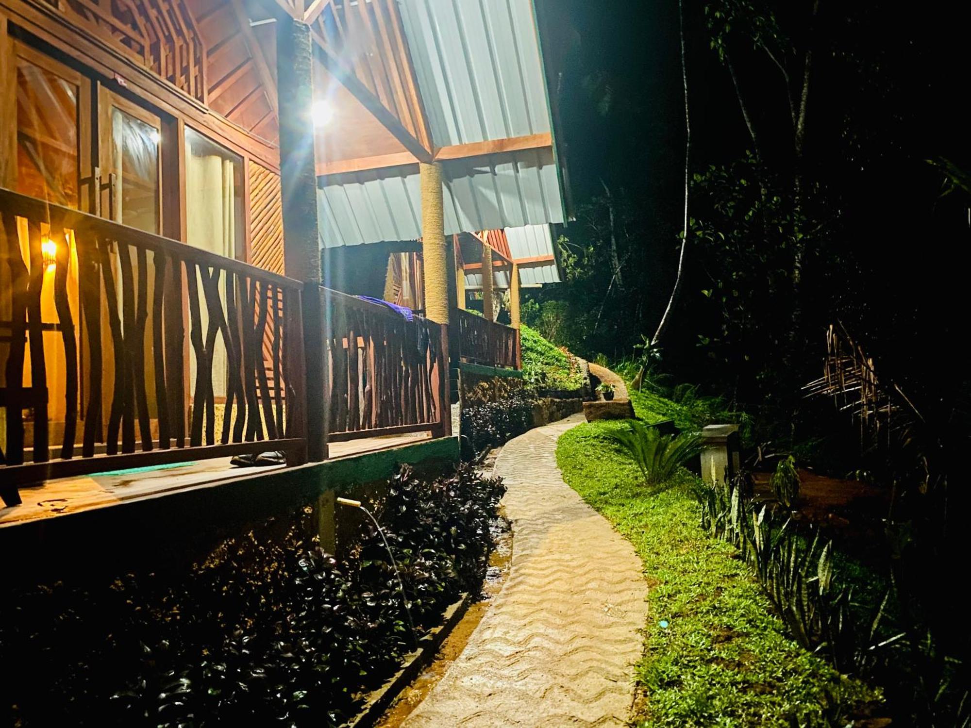 The Rainforest Hideaway Deniyaya Exterior photo